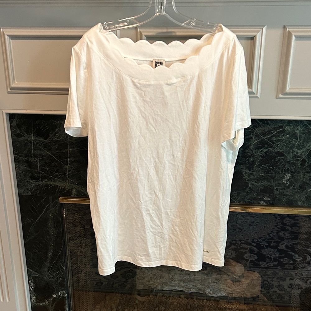 Anne Klein White Scalloped Neck Short Sleeve Top